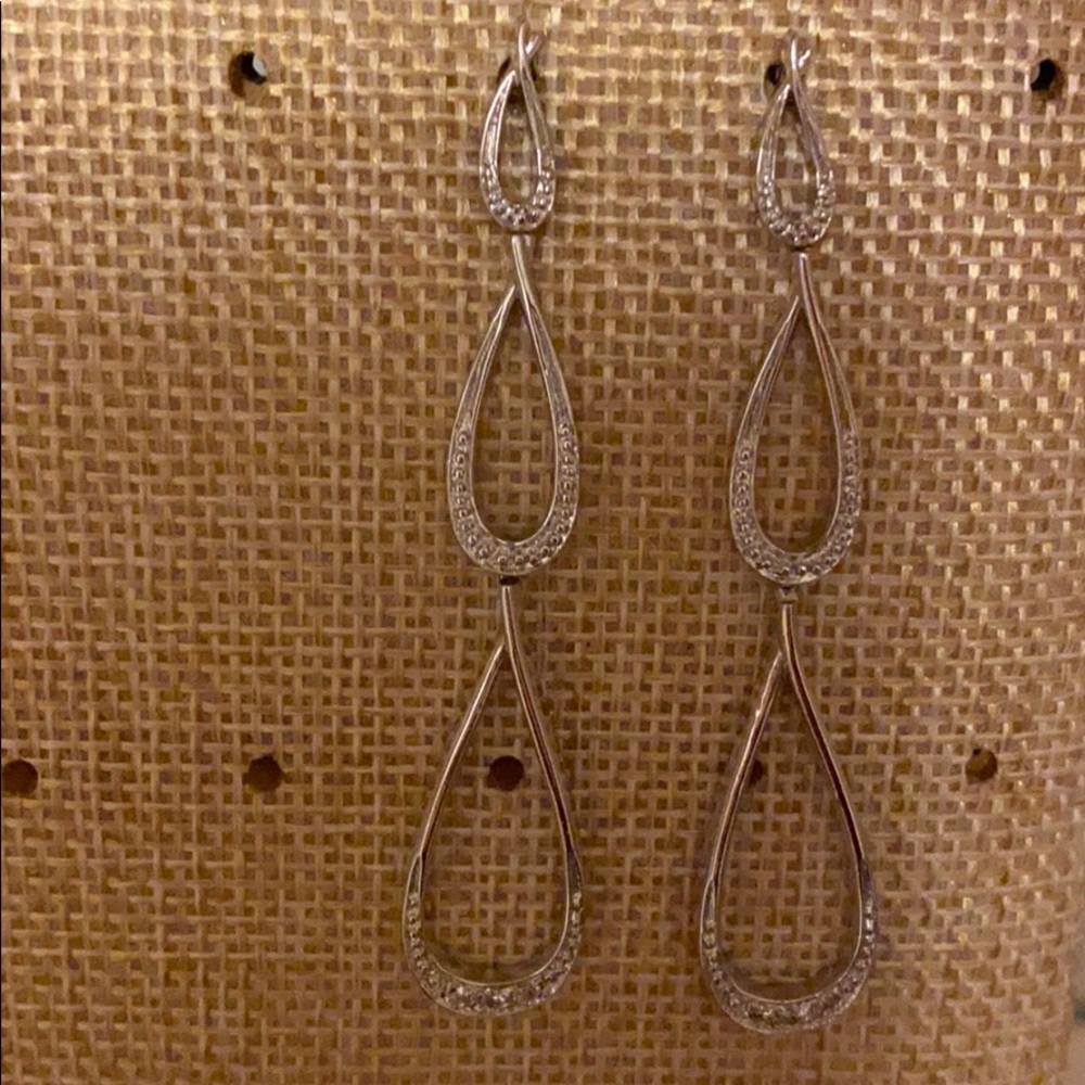 💚2for$18. Earrings, 2 1/2" long. Pierced elegant
